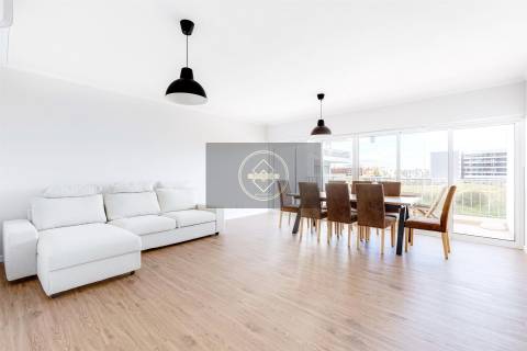 Apartamento T3 renovado com garagem - Lagos