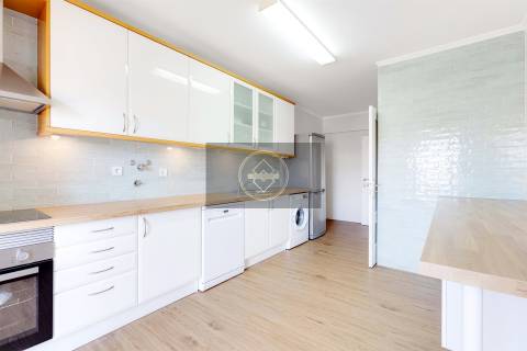 Apartamento T3 renovado com garagem - Lagos