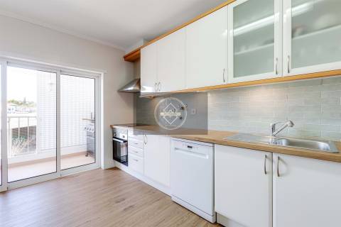 Apartamento T3 renovado com garagem - Lagos