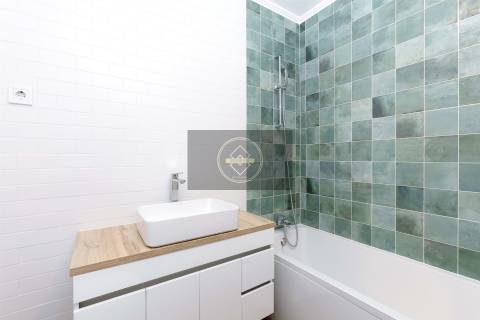 Apartamento T3 renovado com garagem - Lagos