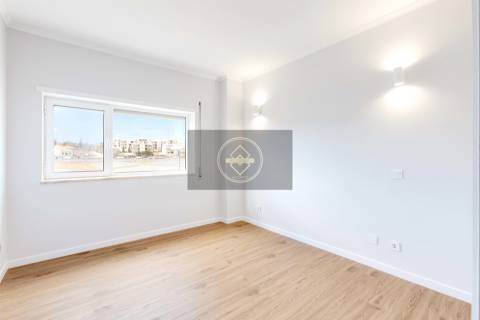 Apartamento T3 renovado com garagem - Lagos