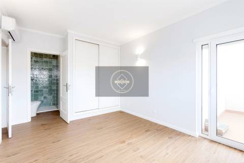 Apartamento T3 renovado com garagem - Lagos