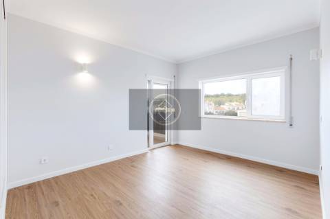 Apartamento T3 renovado com garagem - Lagos