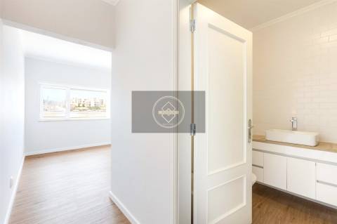 Apartamento T3 renovado com garagem - Lagos