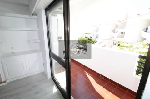 Apartamento T2 renovado com garagem - Albufeira