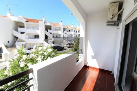 Apartamento T2 renovado com garagem - Albufeira