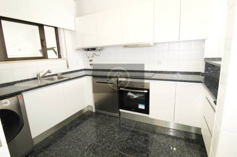 Apartamento T2 renovado com garagem - Albufeira