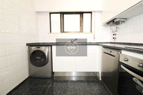 Apartamento T2 renovado com garagem - Albufeira