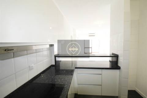 Apartamento T2 renovado com garagem - Albufeira