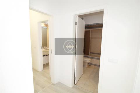 Apartamento T2 renovado com garagem - Albufeira