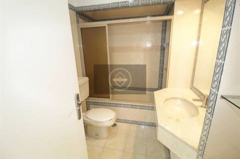 Apartamento T2 renovado com garagem - Albufeira