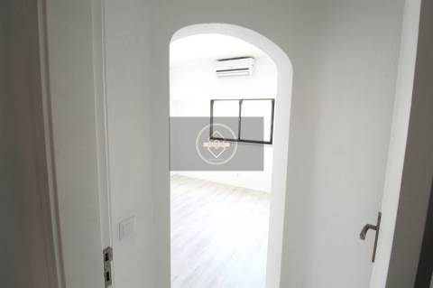 Apartamento T2 renovado com garagem - Albufeira
