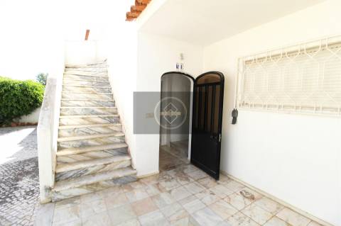 Apartamento T2 renovado com garagem - Albufeira