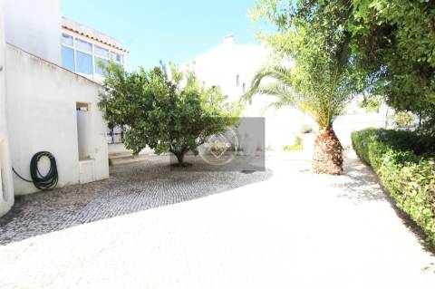 Apartamento T2 renovado com garagem - Albufeira