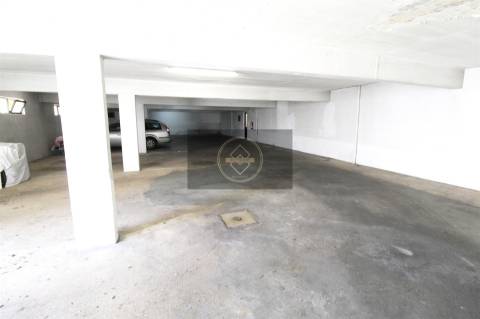 Apartamento T2 renovado com garagem - Albufeira