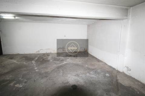 Apartamento T2 renovado com garagem - Albufeira