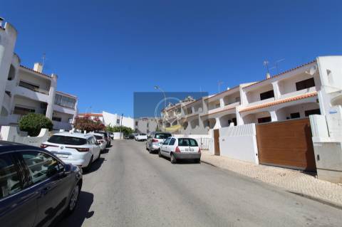 Apartamento T2 renovado com garagem - Albufeira
