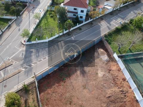 Terreno urbano para construção de 3 Moradias - Benafim -Loulé