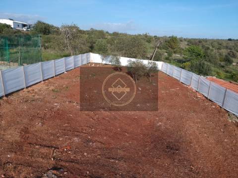 Terreno urbano para construção de 3 Moradias - Benafim -Loulé