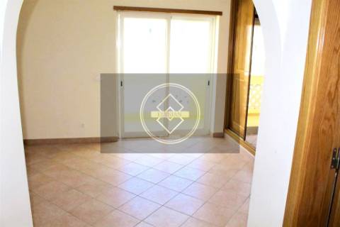 Moradia em banda T2+2 com garagem- Albufeira