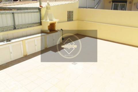 Moradia em banda T2+2 com garagem- Albufeira