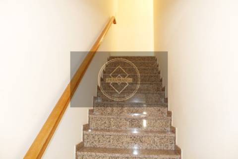 Moradia em banda T2+2 com garagem- Albufeira