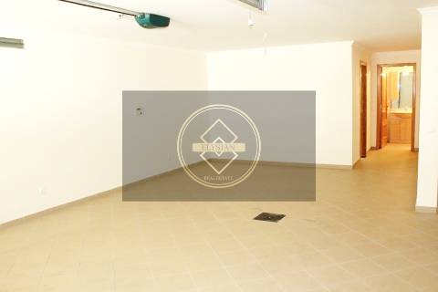 Moradia em banda T2+2 com garagem- Albufeira