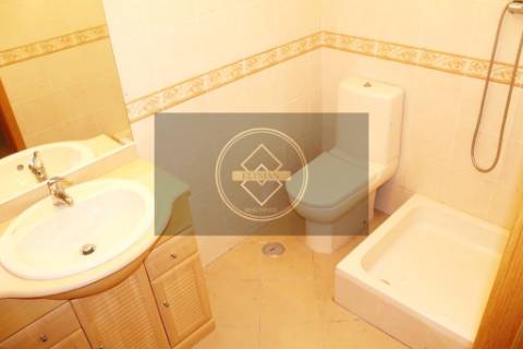 Moradia em banda T2+2 com garagem- Albufeira