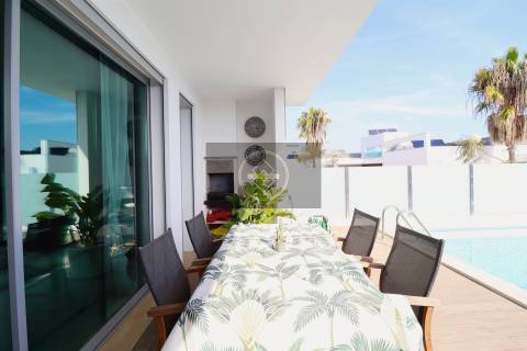 Moradia T3 com Piscina Privada - Centro da Cidade - Albufeira