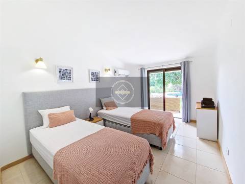 Moradia T4 com piscina - Albufeira