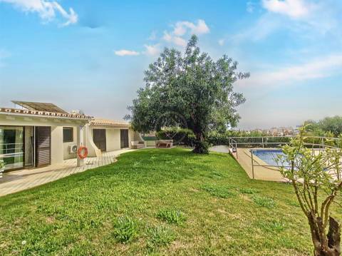 Moradia T4 com piscina - Albufeira
