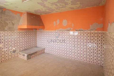 Excelente Oportunidade de Investimento em Santa Joana - Moradia T2 a Reabilitar!