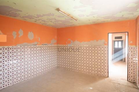 Excelente Oportunidade de Investimento em Santa Joana - Moradia T2 a Reabilitar!