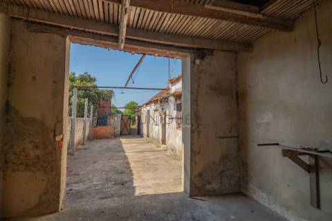 Excelente Oportunidade de Investimento em Santa Joana - Moradia T2 a Reabilitar!