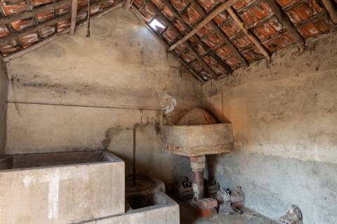 Excelente Oportunidade de Investimento em Santa Joana - Moradia T2 a Reabilitar!