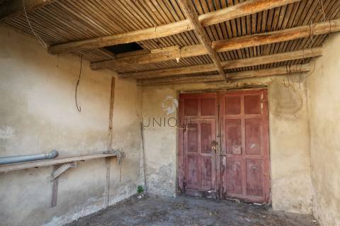 Excelente Oportunidade de Investimento em Santa Joana - Moradia T2 a Reabilitar!