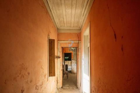 Excelente Oportunidade de Investimento em Santa Joana - Moradia T2 a Reabilitar!