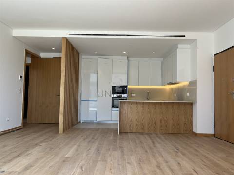 Apartamento T2 no centro de Aveiro com arrumos e lugar de garagem