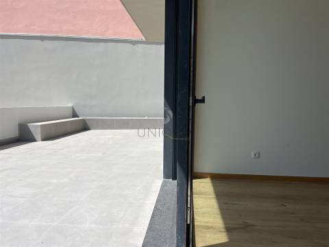 Apartamento T2 no centro de Aveiro com arrumos e lugar de garagem