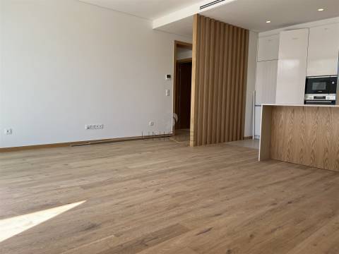 Apartamento T2 no centro de Aveiro com arrumos e lugar de garagem
