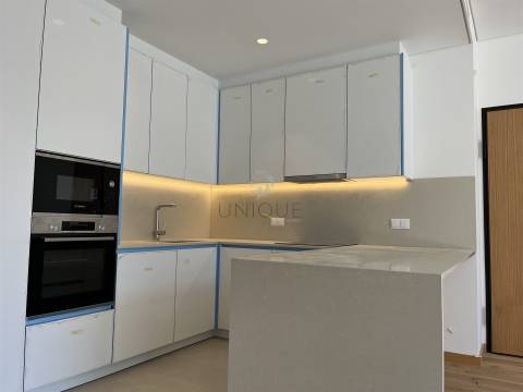 Apartamento T2 no centro de Aveiro com arrumos e lugar de garagem