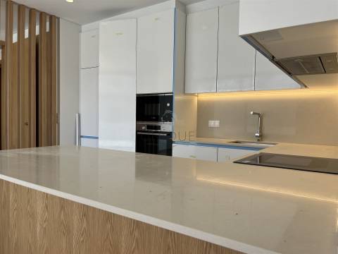 Apartamento T2 no centro de Aveiro com arrumos e lugar de garagem