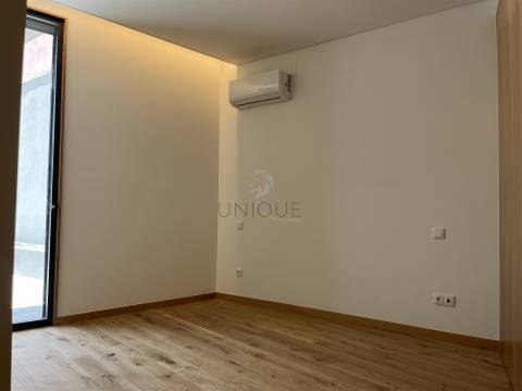 Apartamento T2 no centro de Aveiro com arrumos e lugar de garagem