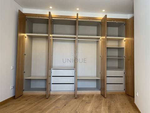 Apartamento T2 no centro de Aveiro com arrumos e lugar de garagem