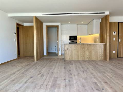 Apartamento T2 no centro de Aveiro com arrumos e lugar de garagem