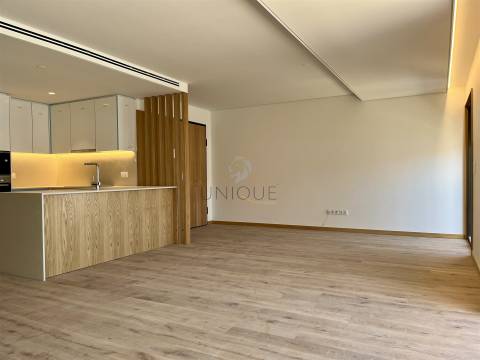 Apartamento T2 no centro de Aveiro com arrumos e lugar de garagem