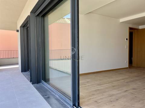 Apartamento T2 no centro de Aveiro com arrumos e lugar de garagem