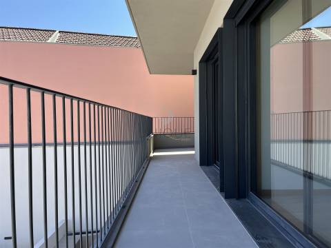 Apartamento T2 no centro de Aveiro com arrumos e lugar de garagem