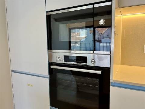 Apartamento T2 no centro de Aveiro com arrumos e lugar de garagem