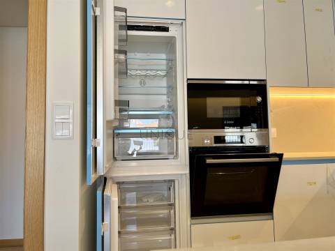 Apartamento T2 no centro de Aveiro com arrumos e lugar de garagem